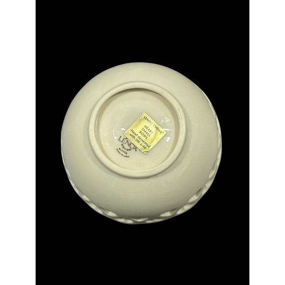 Lenox China Heart Collection 24K Gold Trim Pierced Bowl with an Embossed Rose - Picture 5 of 5